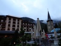 Hotel Zermatterhof + Pfarrkirche St. Mauritius, Zermatt, Schweiz