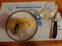 Schweizer Raclette seviert mit Fendant, Zermatt, Schweiz