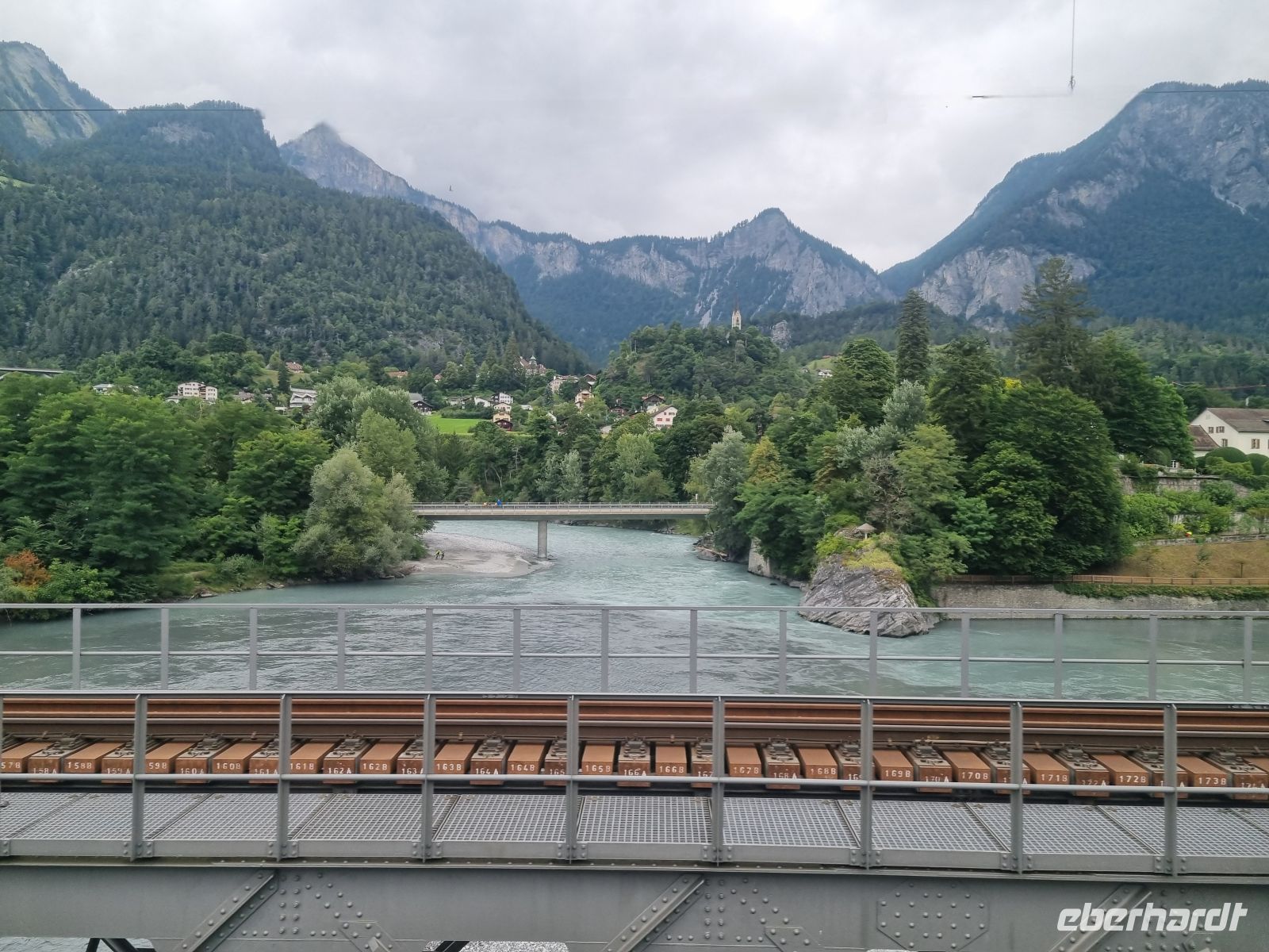 Fahrt mit dem Glacier-Express (Vereinigung von Vorder- und Hinterrhein bei Reichenau)
