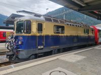Fahrt mit dem Glacier-Express (Lok in Chur)