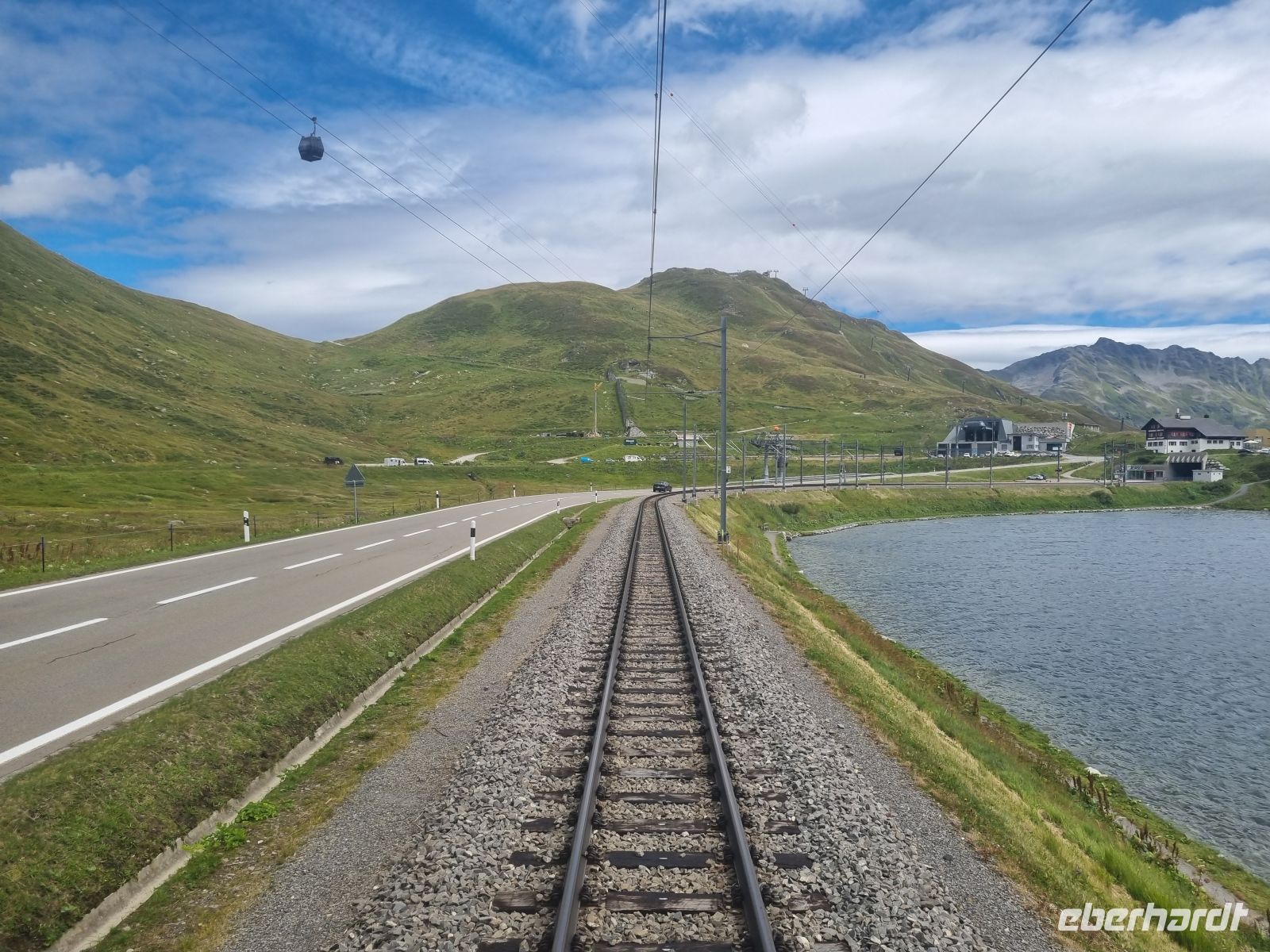 Fahrt mit dem Glacier-Express (Oberalppass mit see)