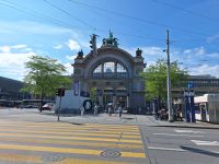 Das Portal zum Bahnhof