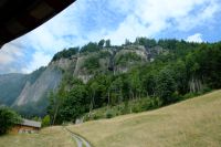 Steile Felswände begegnen uns