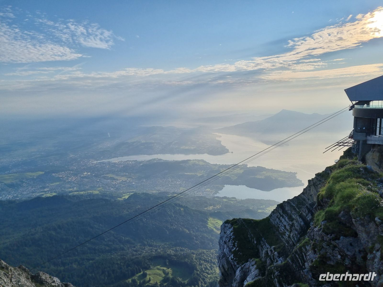 Morgenstimmung auf dem Pilatus-Kulm... (Blick vom Gipfel 