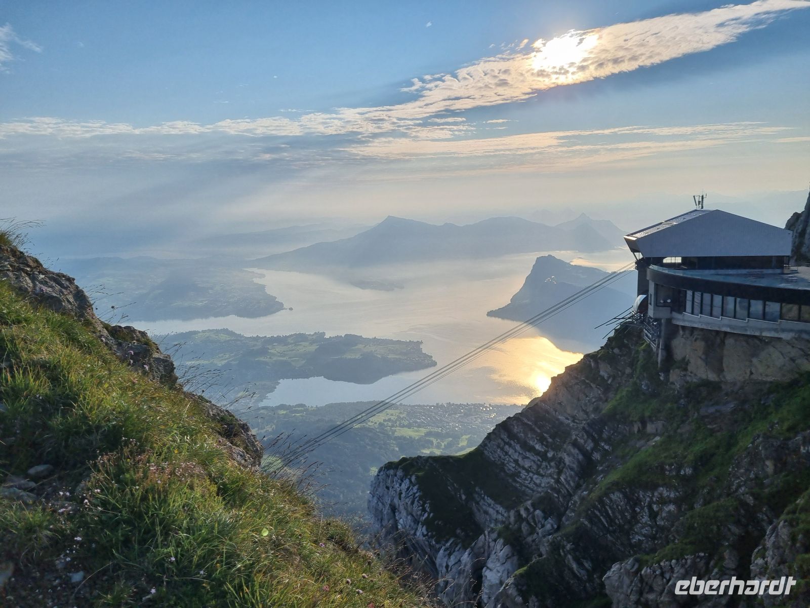 Morgenstimmung auf dem Pilatus-Kulm... (Blick vom Gipfel 
