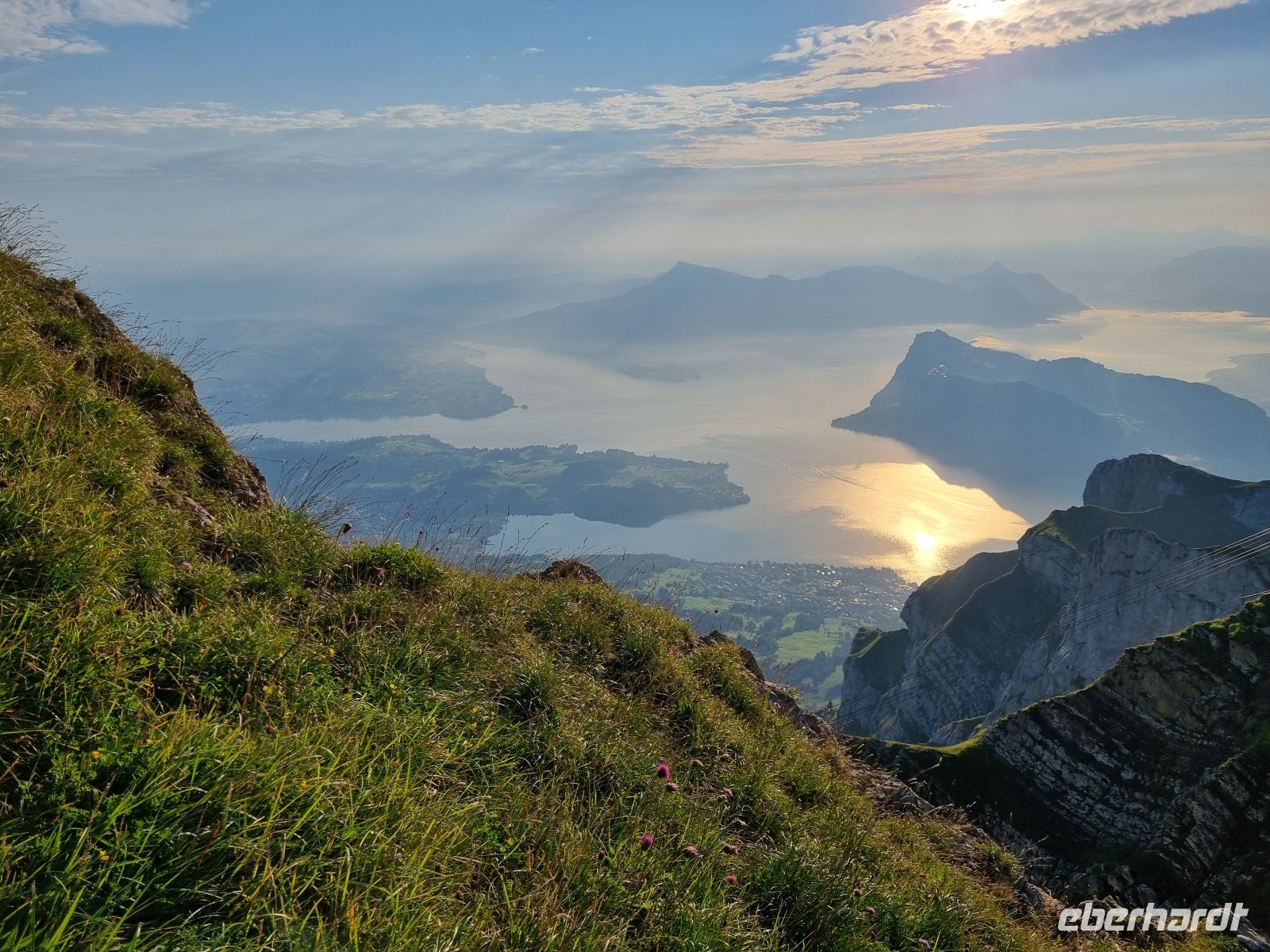 Morgenstimmung auf dem Pilatus-Kulm... (Blick vom Gipfel 