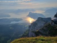 Morgenstimmung auf dem Pilatus-Kulm... (Blick vom Gipfel 