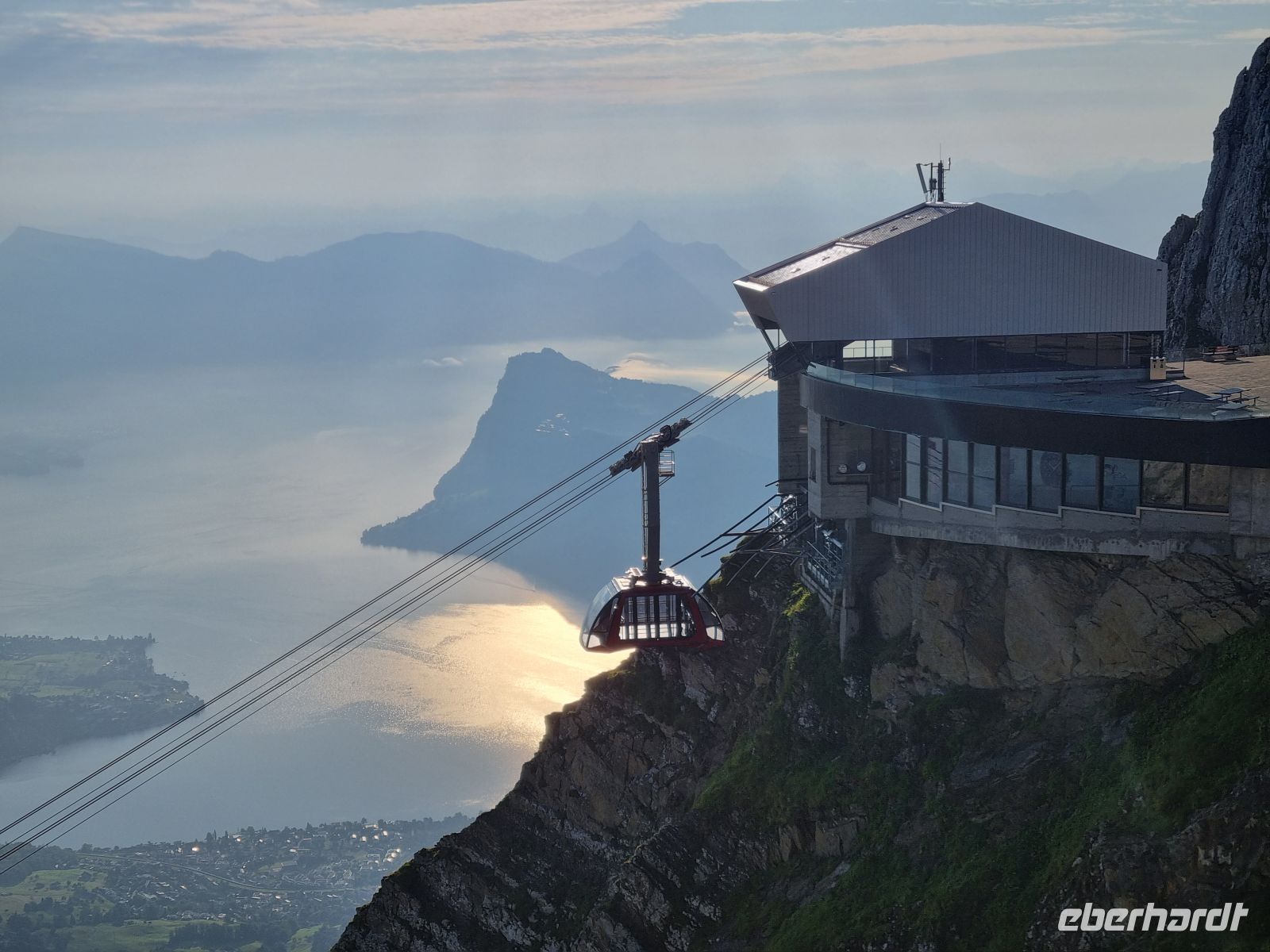 Morgenstimmung auf dem Pilatus-Kulm... (Blick vom Gipfel 