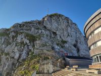 Morgenstimmung auf dem Pilatus-Kulm... (Blick zum Gipfel 