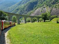 Fahrt mit dem Bernina-Express (Kreisviadukt von Brusio)