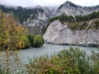 Fahrt mit dem Glacier-Express... (Rheinschlucht)