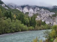Fahrt mit dem Glacier-Express... (Rheinschlucht)