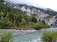 Fahrt mit dem Glacier-Express... (Rheinschlucht)