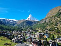 Fahrt zum Gornergrat... (Blick auf Zermatt mit Matterhorn)