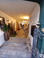 Blick in eine Ladenpassage