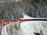 Fahrt mit dem Bernina-Express hinunter ins Val di Poschiavo...