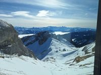 Links die Gleise der Pilatusbahn