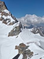 199 Ausflug auf das Jungfraujoch - auf der Sphinx - Blick zum Plateau &ndash; &copy; Annette Probst-Weise (Eberhardt TRAVEL)