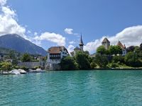 Schifffahrt auf dem Thunersee (Spiez - Schloss mit Schlosskirche) &ndash; &copy; Katrin Deutschbein (Eberhardt TRAVEL)
