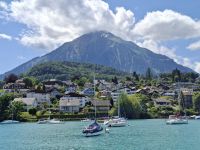 Schifffahrt auf dem Thunersee (Spiez mit dem Berg Niesen) &ndash; &copy; Katrin Deutschbein (Eberhardt TRAVEL)