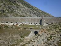 Staumauer des Lago Bianco