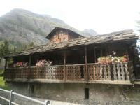 alte Holzhäuser in Zermatt