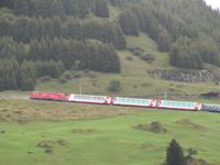 Der Glacier-Express oberhalb von Andermatt