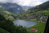 Auffahrt zur Station Trübsee (Blick auf Engelberg mit Eugenisee)