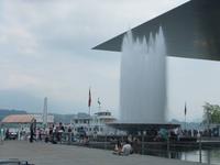 Springbrunnen von dem Kulturzentrum in Luzern