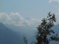 Blick auf Jungfrau, Mönch und Eiger beim Abstieg der Harder Kulm in Interlaken 