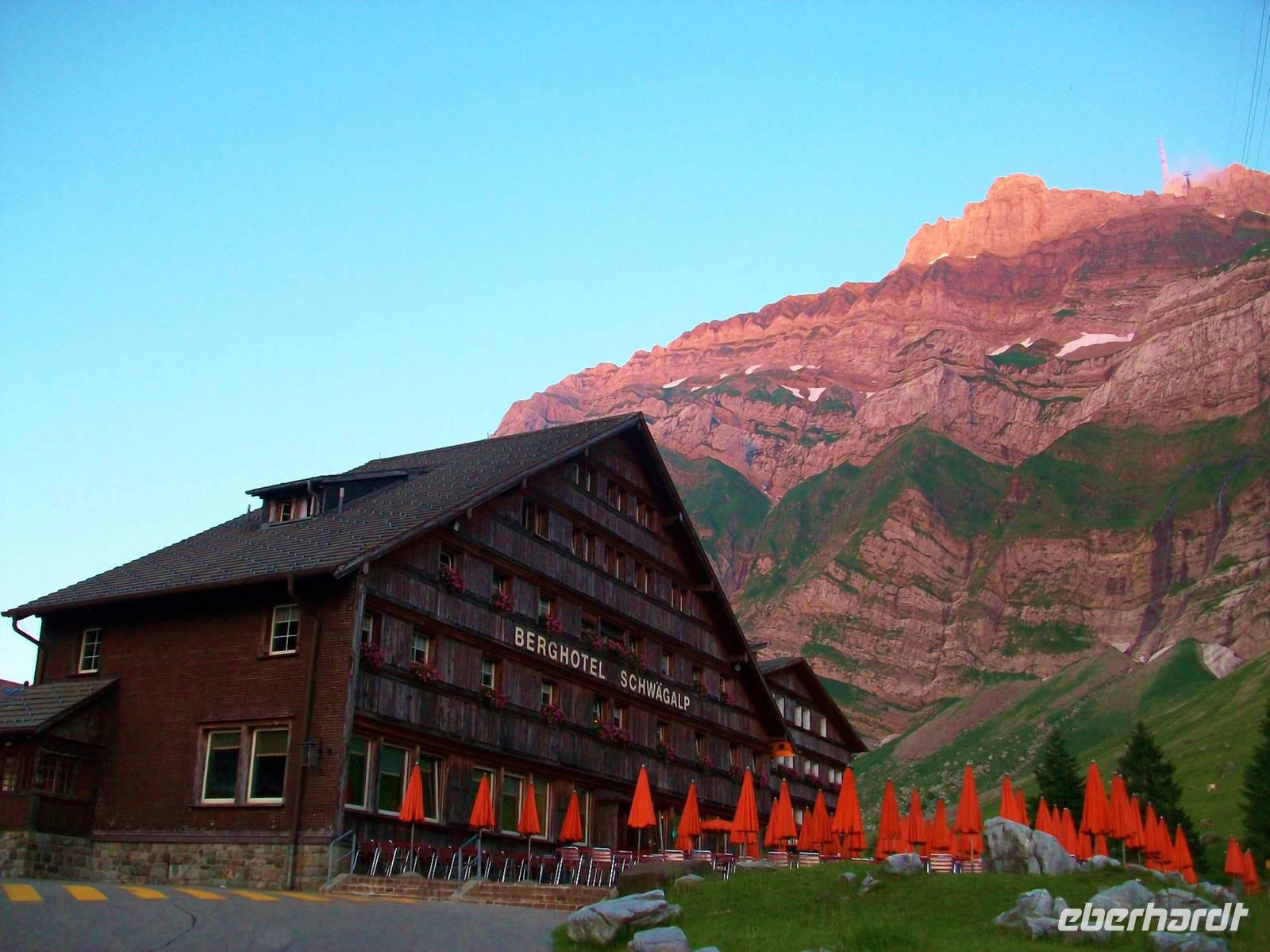 Alpenglühen am Säntis und unser Hotel
