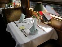 Glacier-Express-  nostalgischer Speisewagen