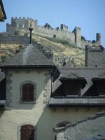 Blick zur Ruine des ehemaligen Bischofsschlosses in Sion