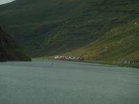 am Oberalppass im Glacier Express mit Blick auf einen entgegenkommenden Glacier 