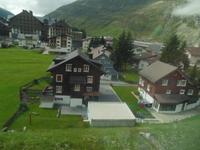 Blick auf Andermatt im Glacier Express 