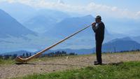 028 Auf die Rigi - Alphornspieler