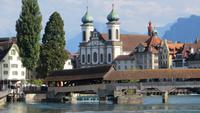200 Luzern - Blick zur Jesuitenkirche und auf die Spreuerbrücke
