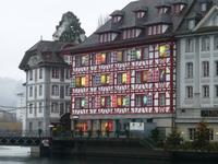 Luzern - typischer Adventskalender an Hauswand