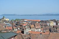 Blick auf Neuchatel und den Neuenburger See vom Schloss