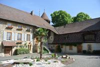 Ein Schlosshof in Estavayer le Lac