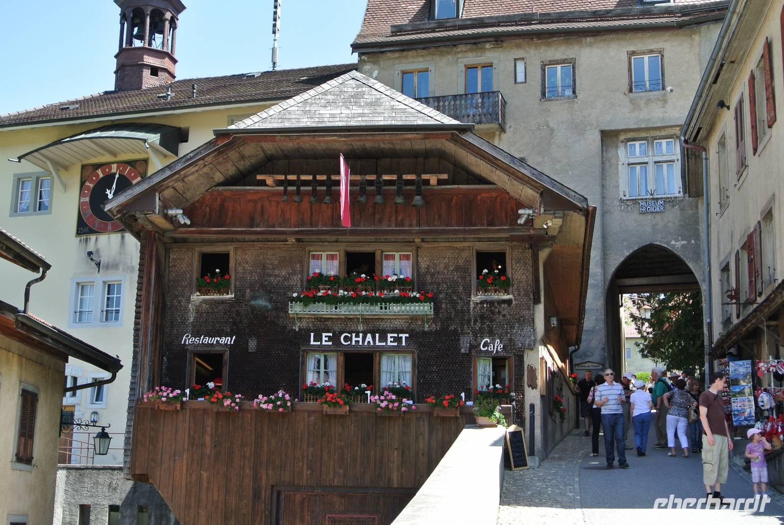 Le Chalet vor dem Schloss in Gruyeres