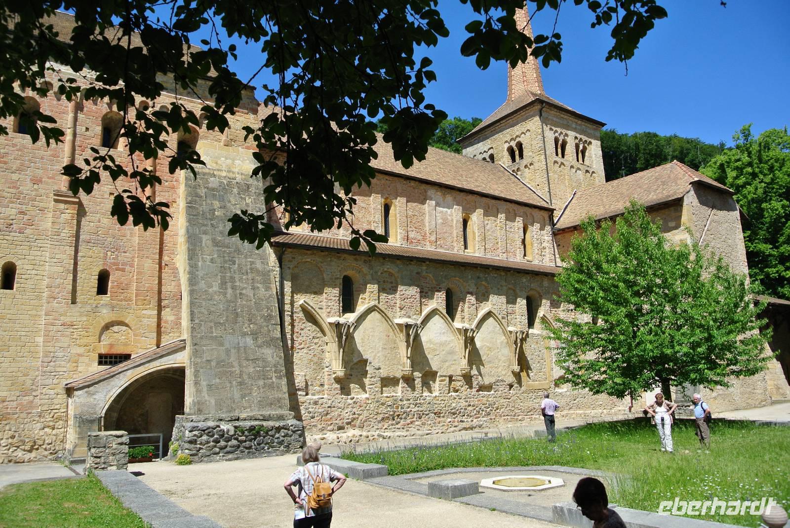Der Klanggarten an der Kirche der Abtei Romainmotier