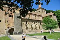 Der Klanggarten an der Kirche der Abtei Romainmotier