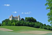 Eine der vielen Burgen auf den Ausflugsfahrten 