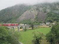 Fahrt mit dem Bernina-Express-Kreisviadukt in Brusio