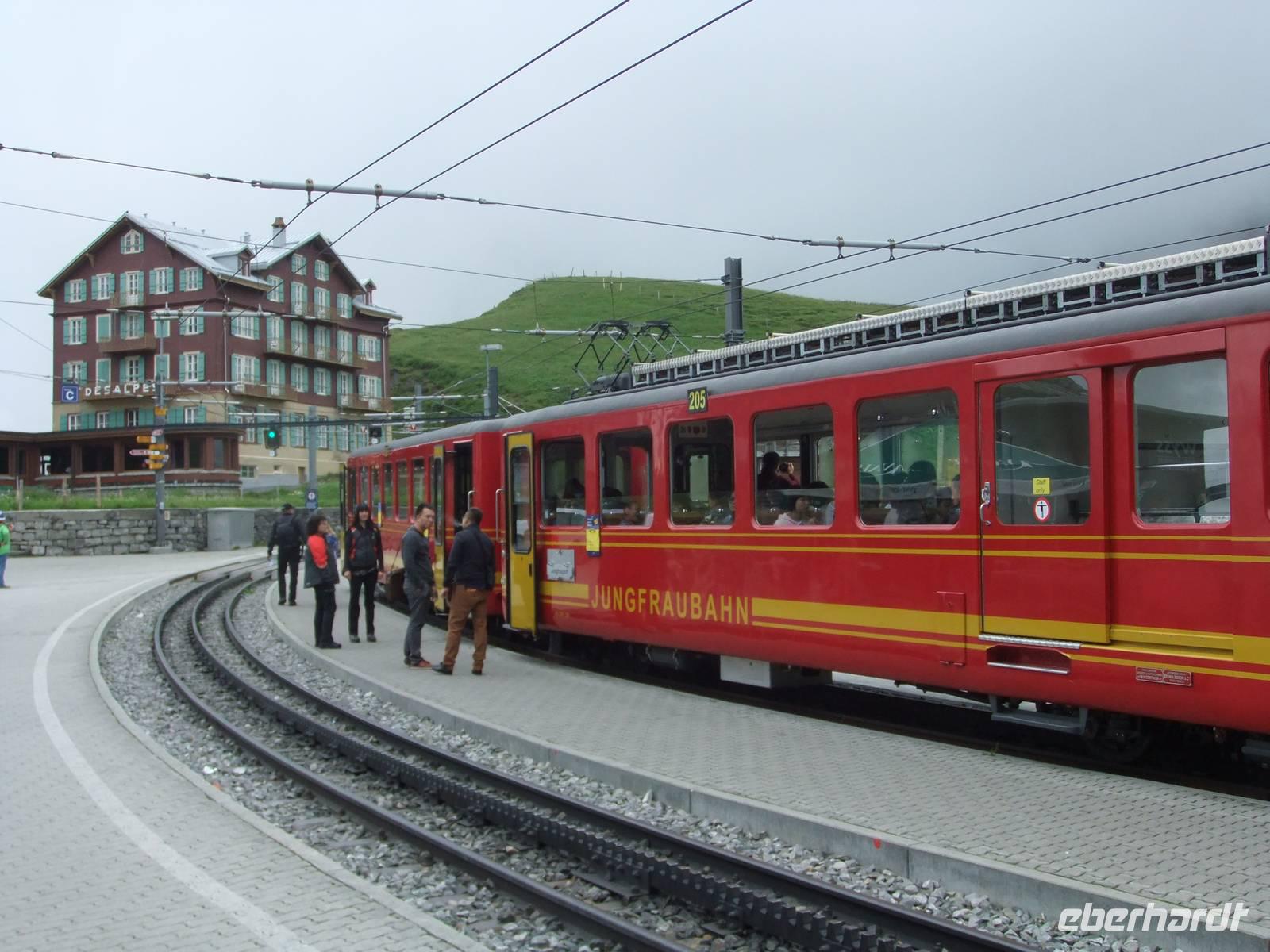 Von Kleine Scheidegg geht es mit der Jungfraubahn weiter