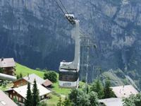 Mit mehreren Seilbahnen fahren wir zum Schilthorn