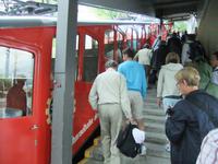 Wir steigen in die steilste Zahnradbahn der Welt ein