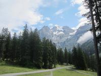 Spaziergang von der Bergbahn zum Oeschinensee