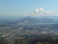 Fahrt mit der Umlaufbahn ab Fräkmüntegg nach Kriens (Blick auf Luzern)